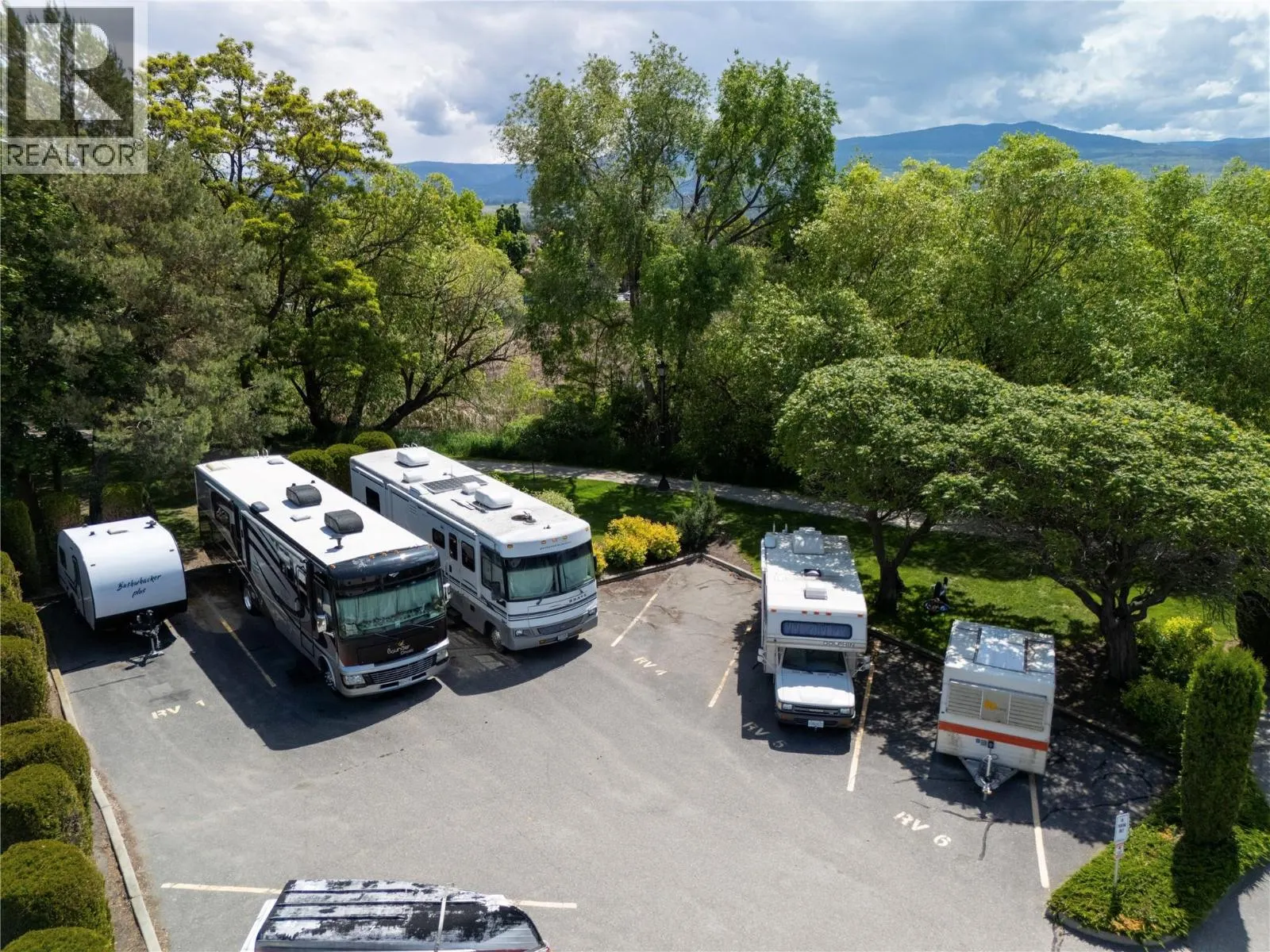 3160 Casorso Road Unit# 404