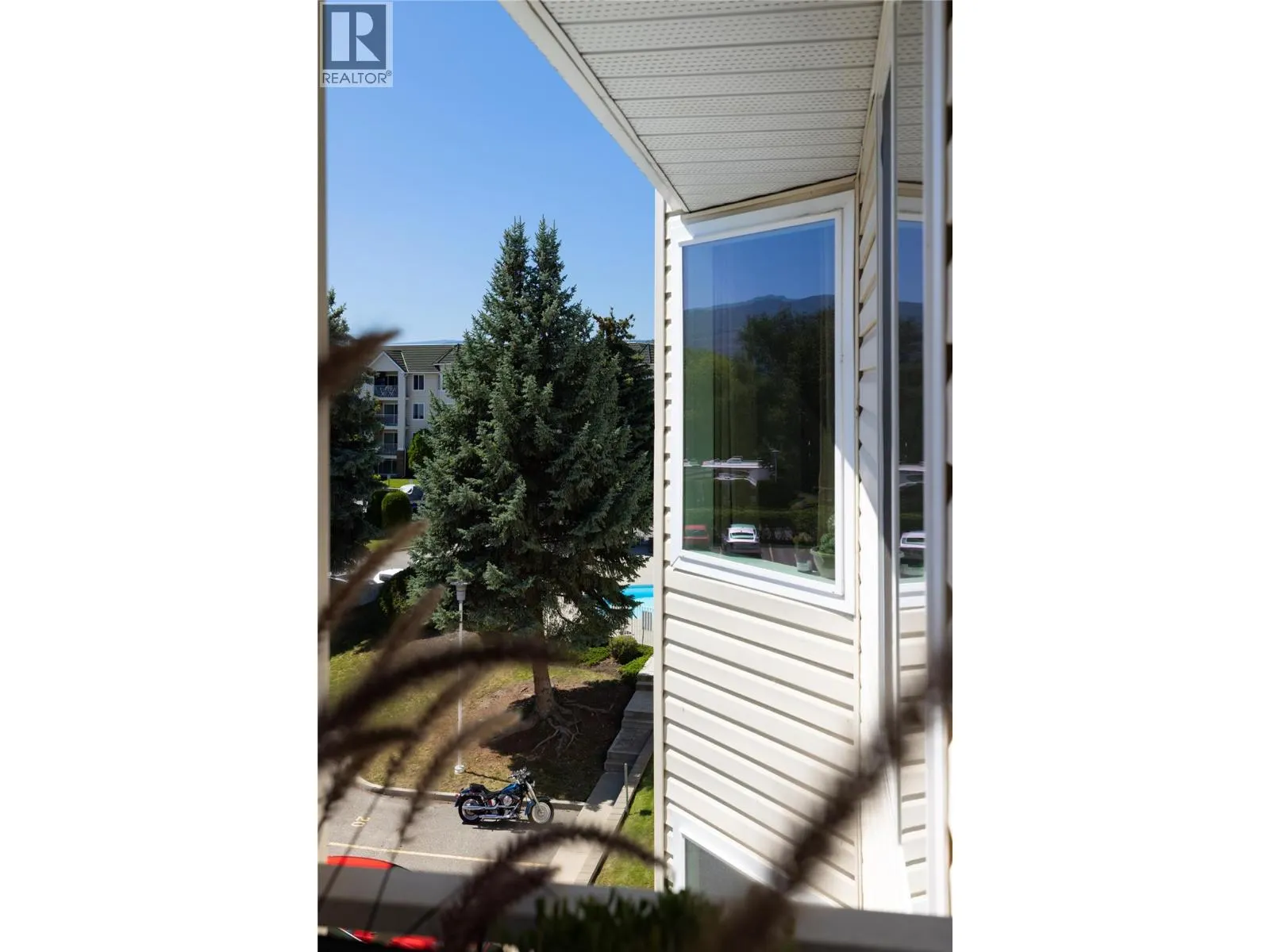 3160 Casorso Road Unit# 404