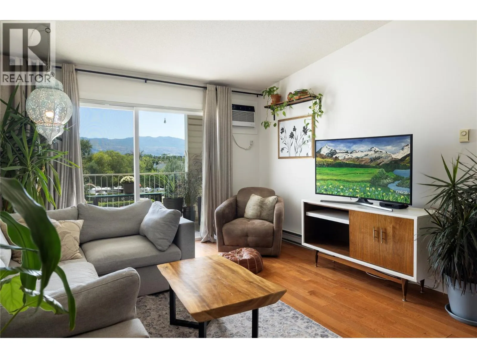 3160 Casorso Road Unit# 404