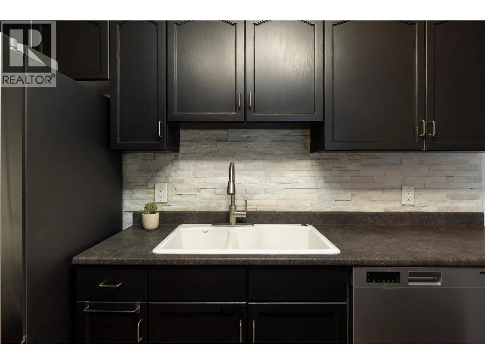 3160 Casorso Road Unit# 404