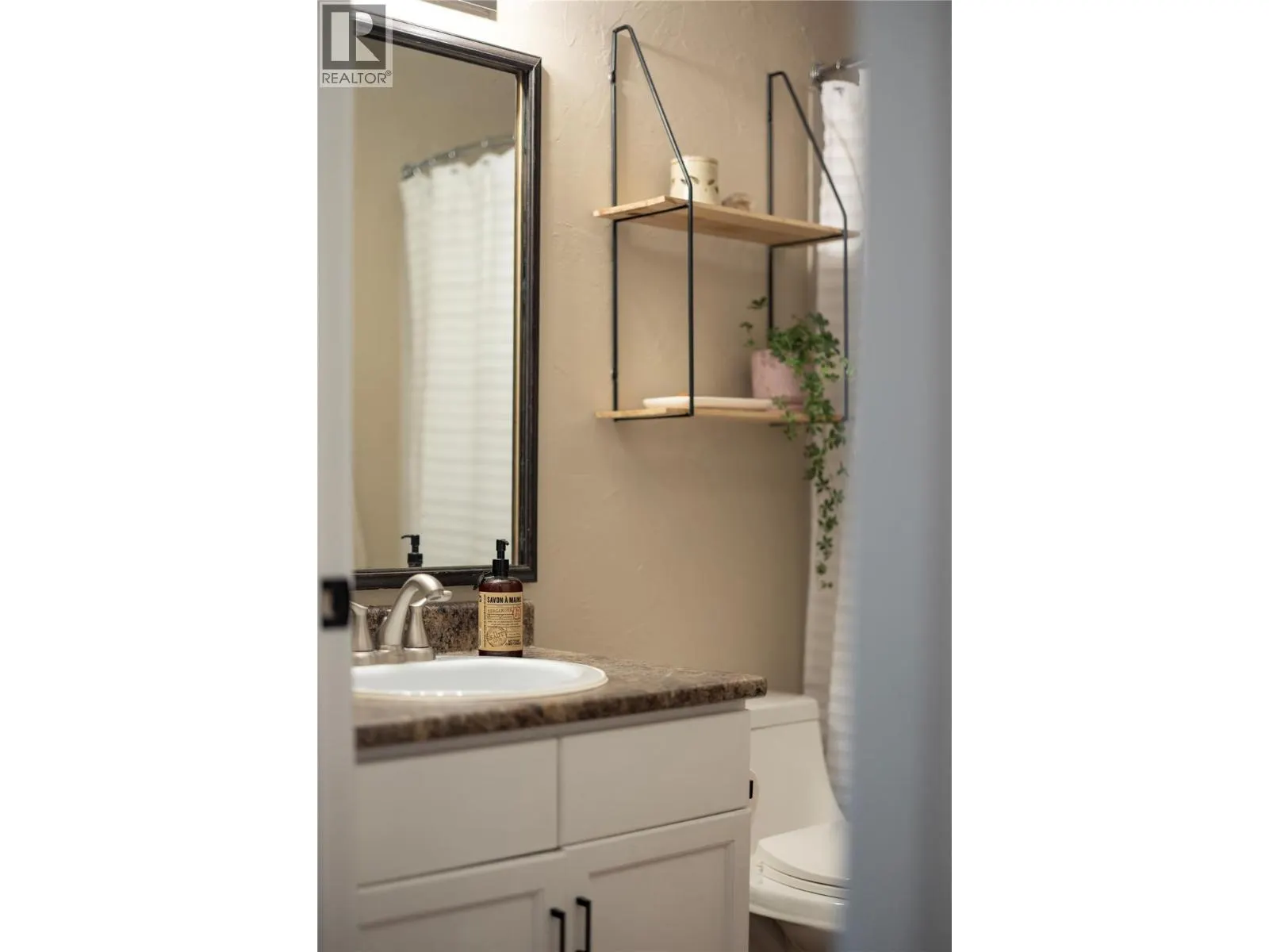 3160 Casorso Road Unit# 404