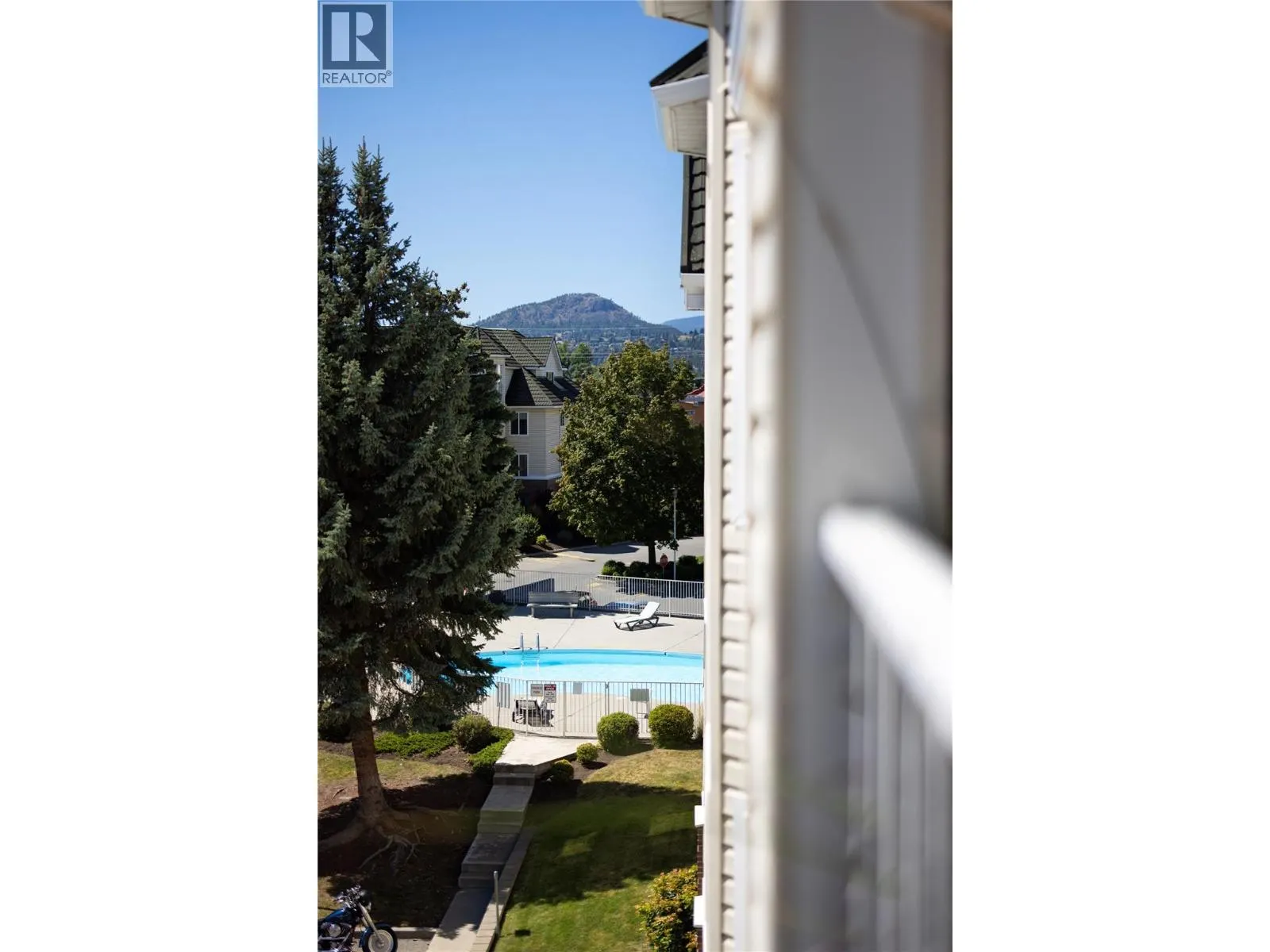 3160 Casorso Road Unit# 404