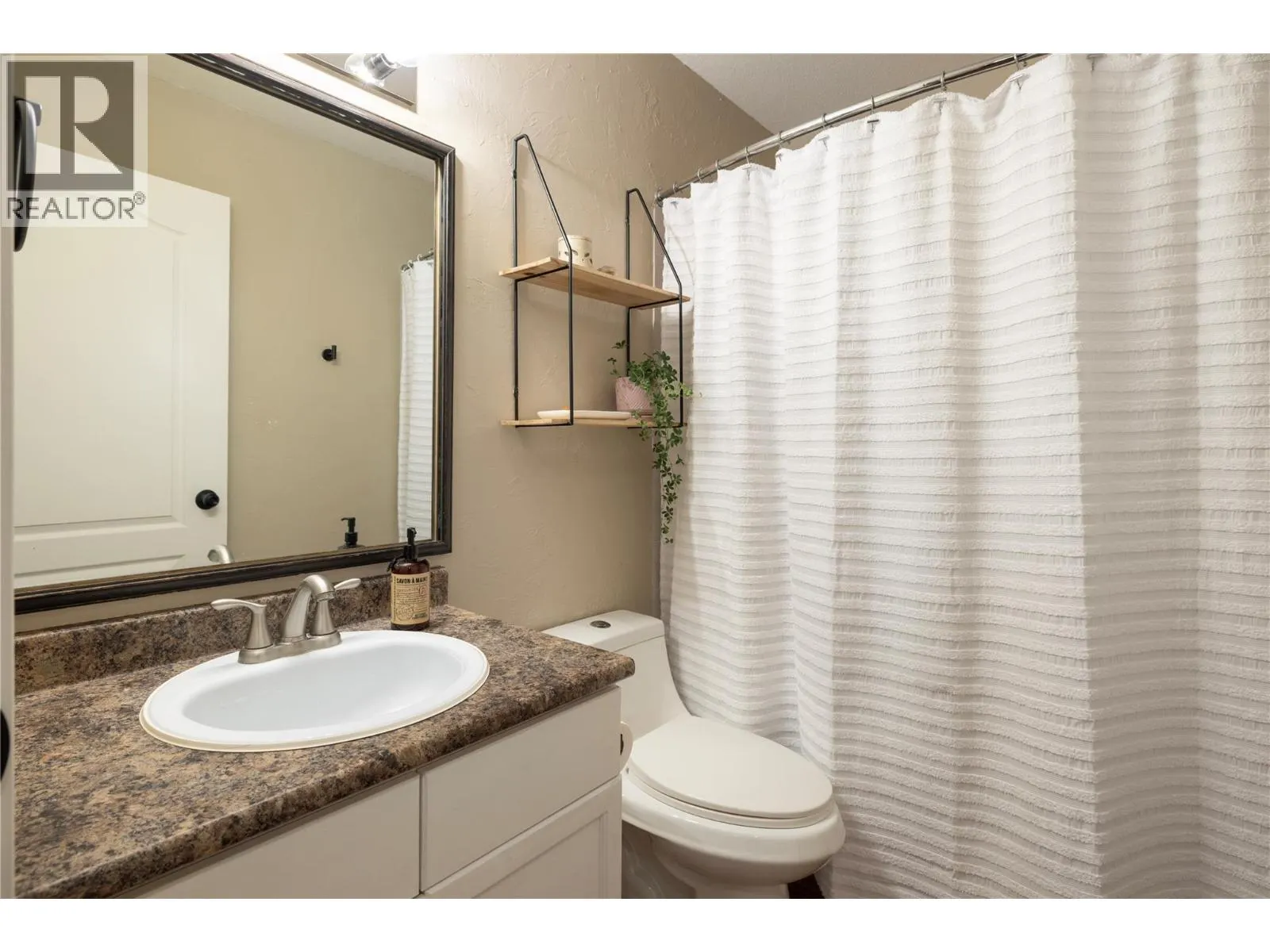 3160 Casorso Road Unit# 404