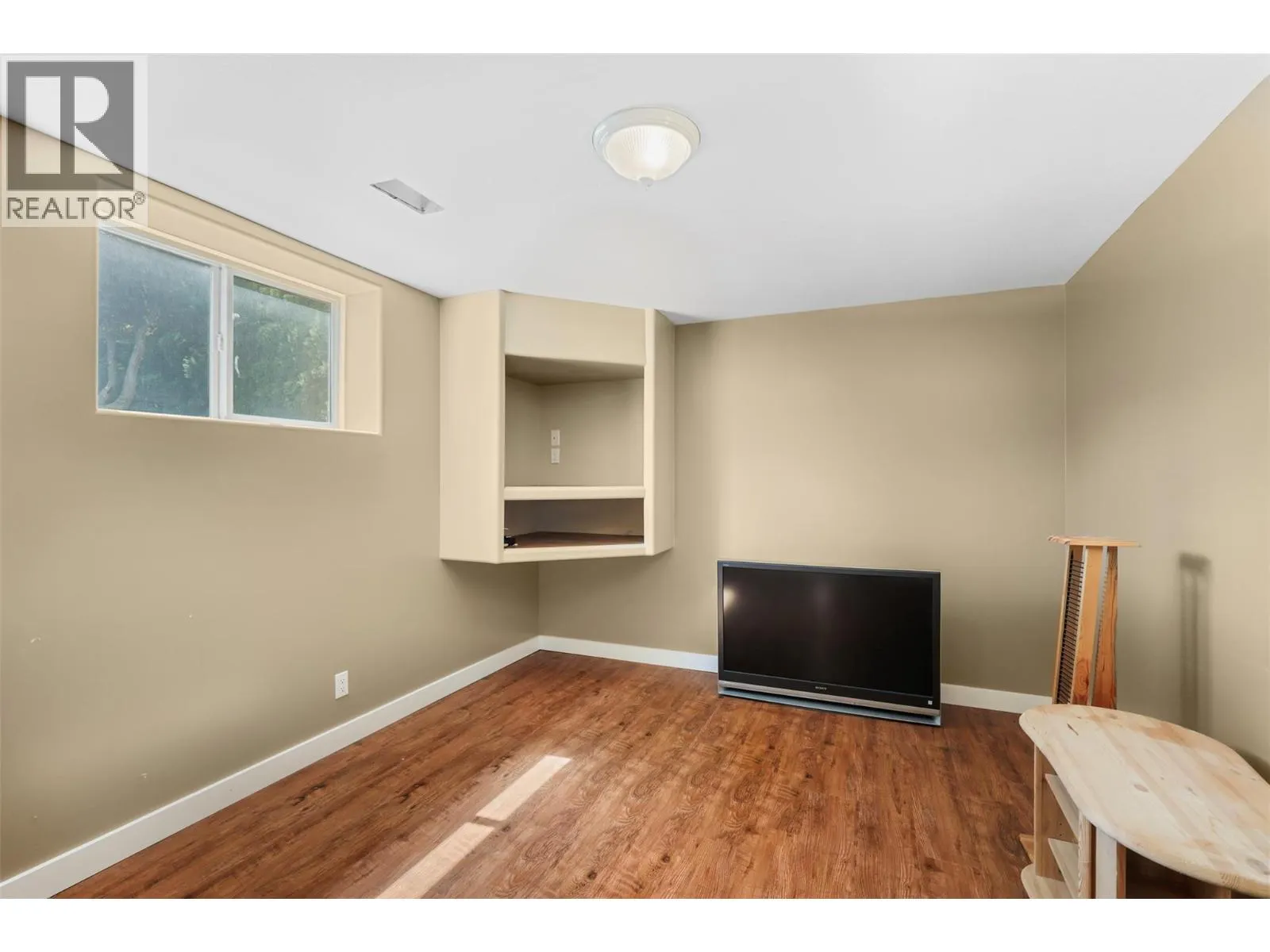 625 McCurrach Place