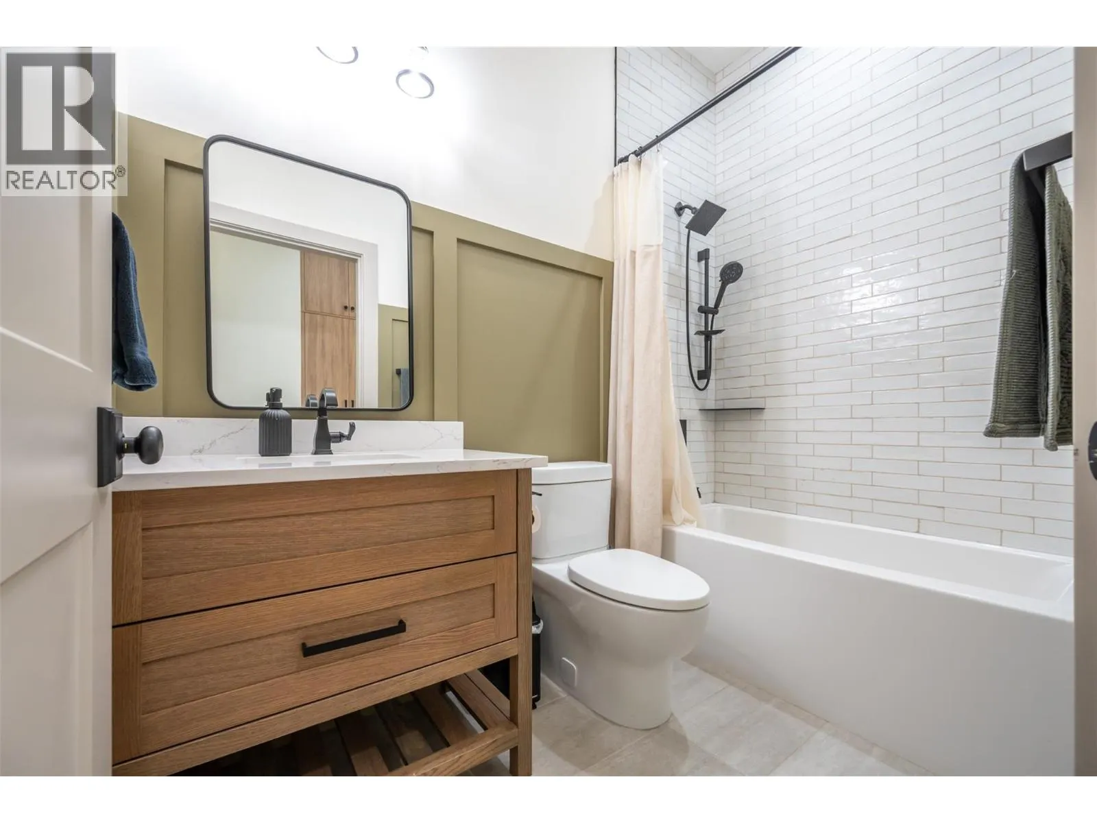 144 CLEARVIEW Crescent Unit# SL1