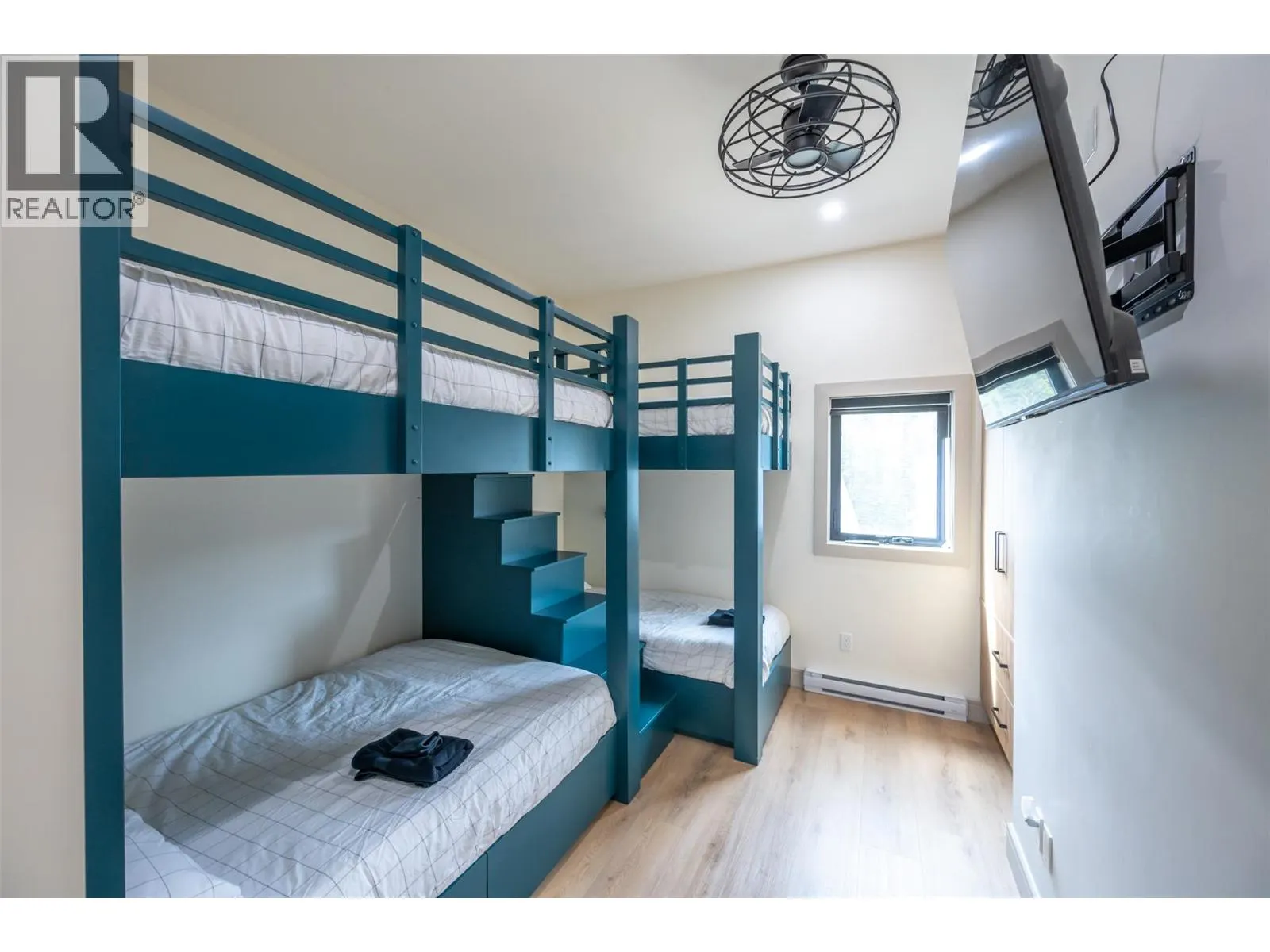 144 CLEARVIEW Crescent Unit# SL1