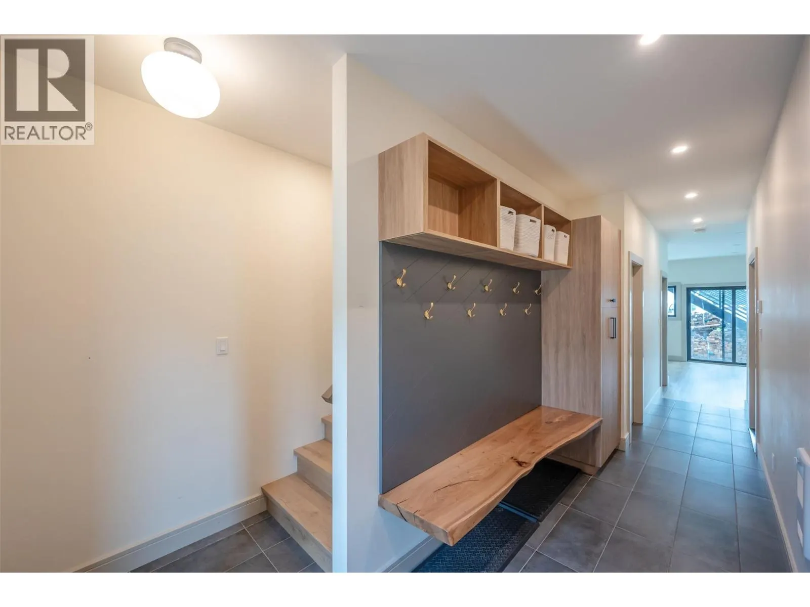 144 CLEARVIEW Crescent Unit# SL1