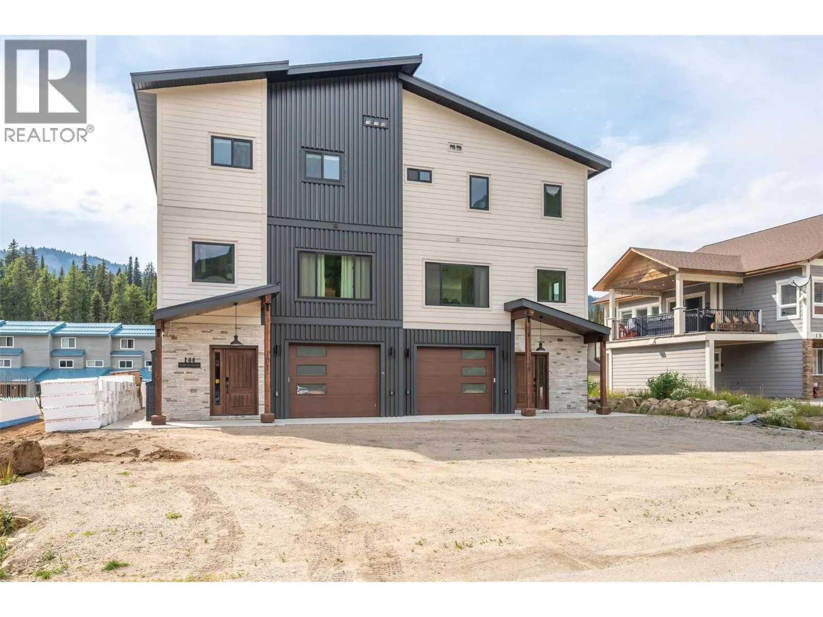 144 CLEARVIEW Crescent Unit# SL1
