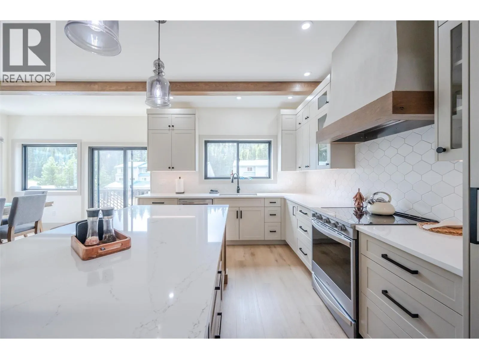 144 CLEARVIEW Crescent Unit# SL1