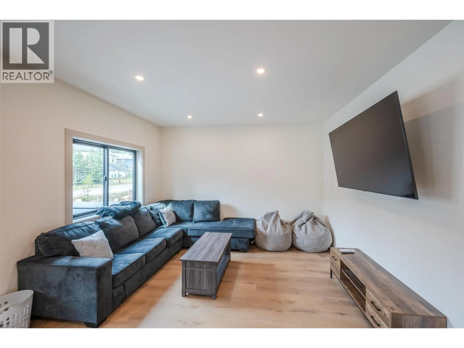 144 CLEARVIEW Crescent Unit# SL1