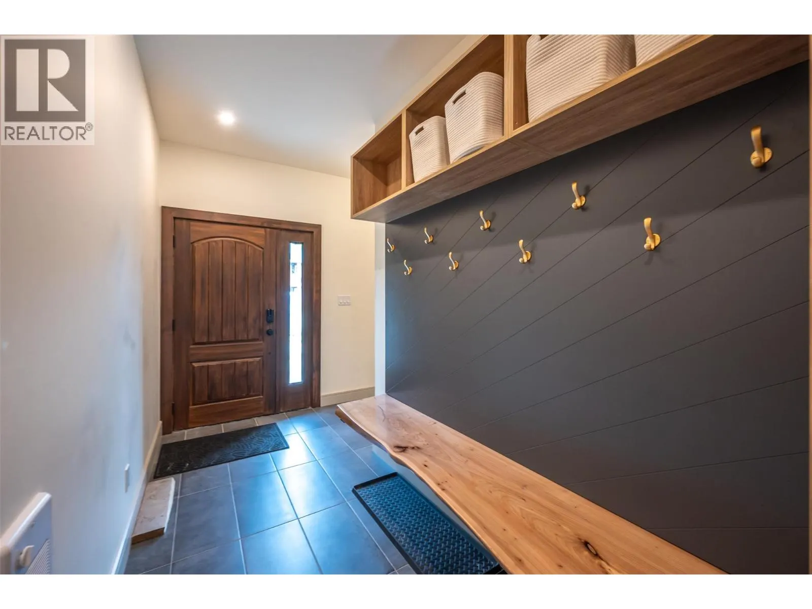 144 CLEARVIEW Crescent Unit# SL1