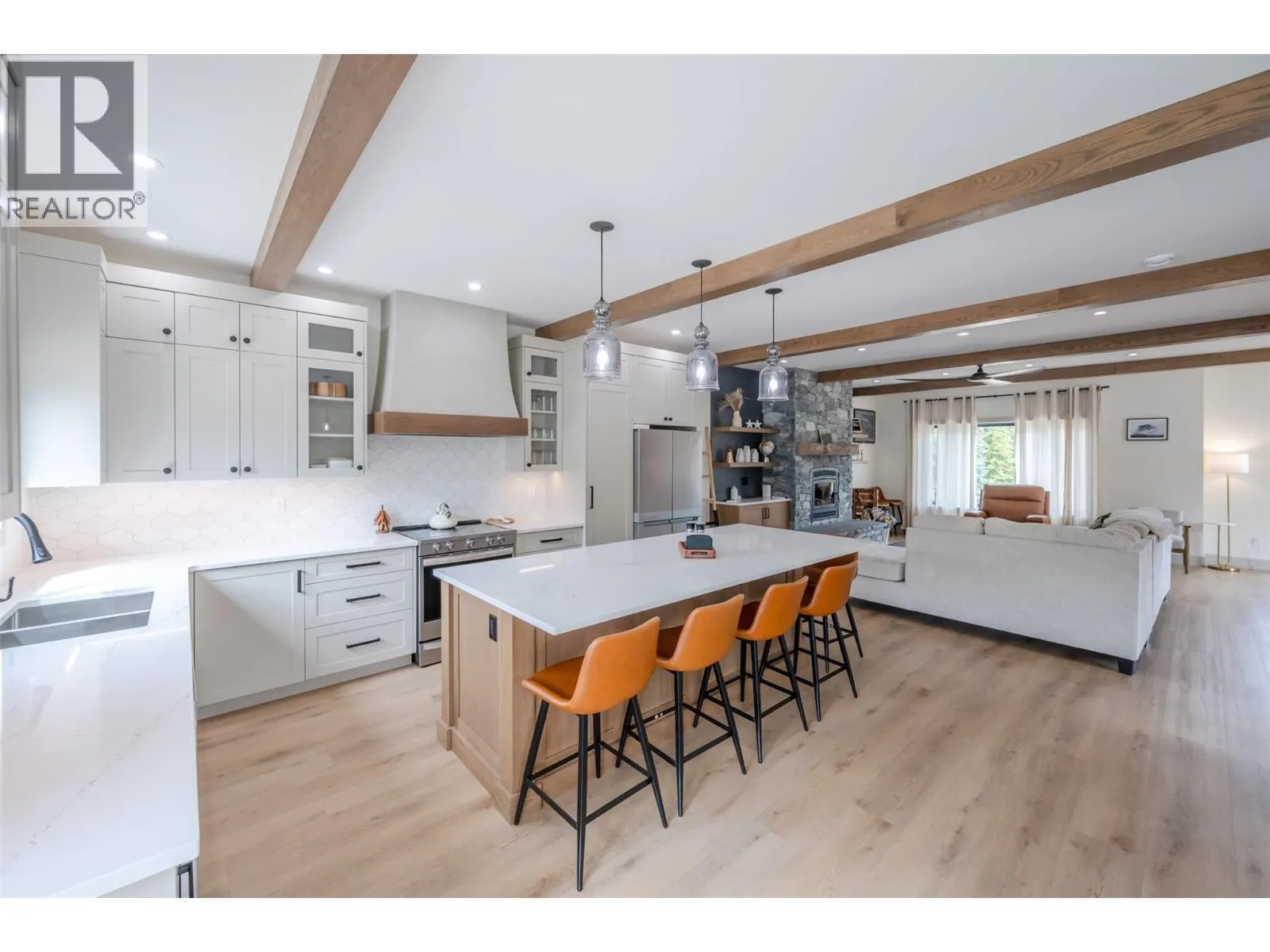 144 CLEARVIEW Crescent Unit# SL1