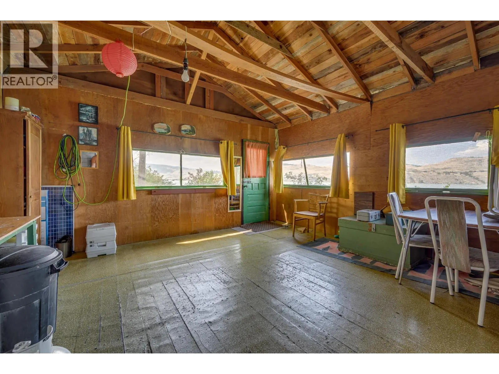 5751 Cosens Bay Road