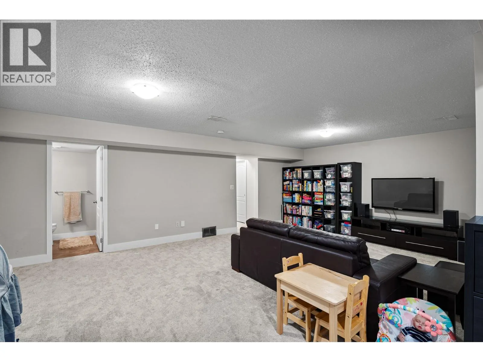 2046 ROBSON Place Unit# 27