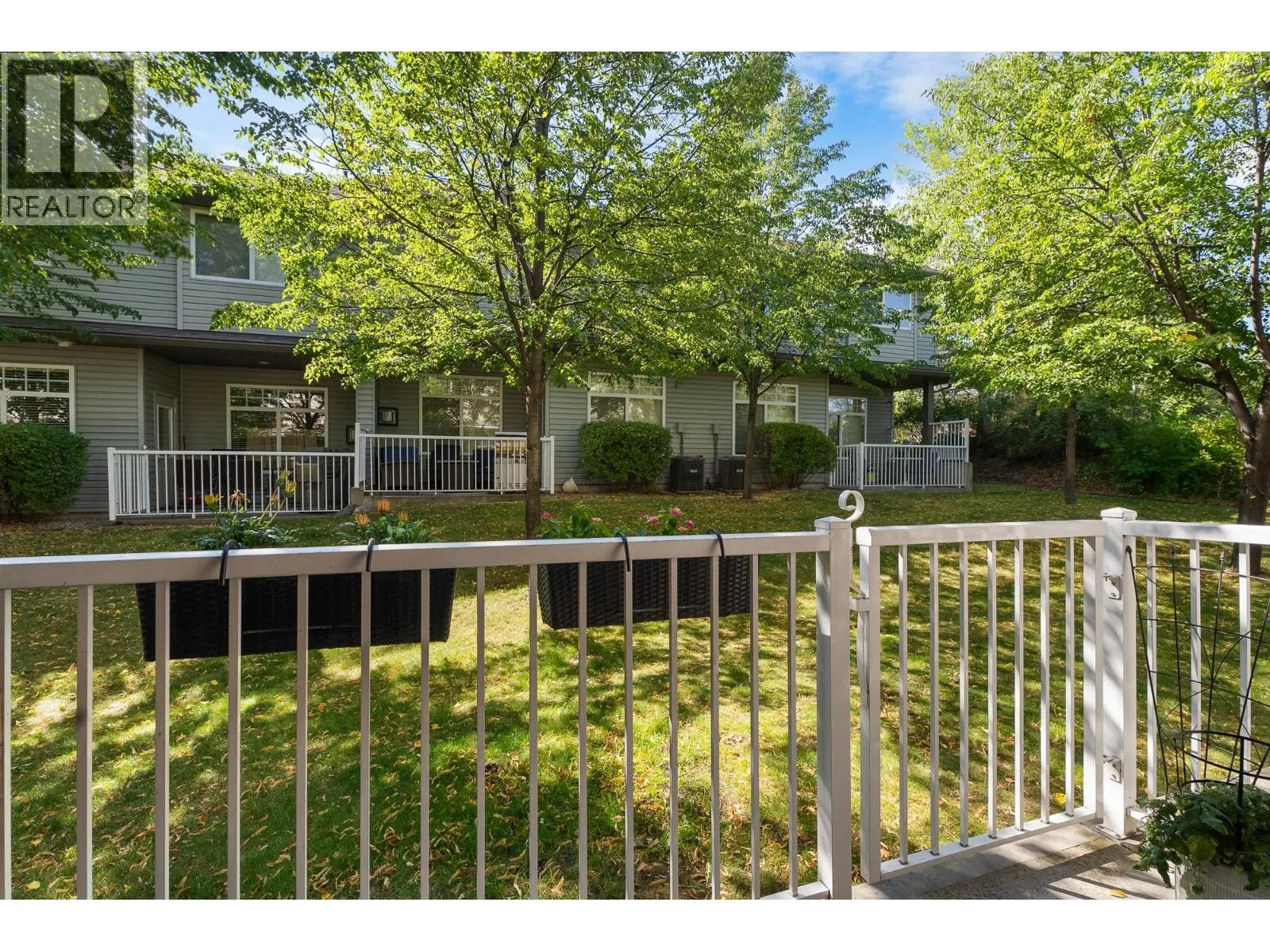 2046 ROBSON Place Unit# 27