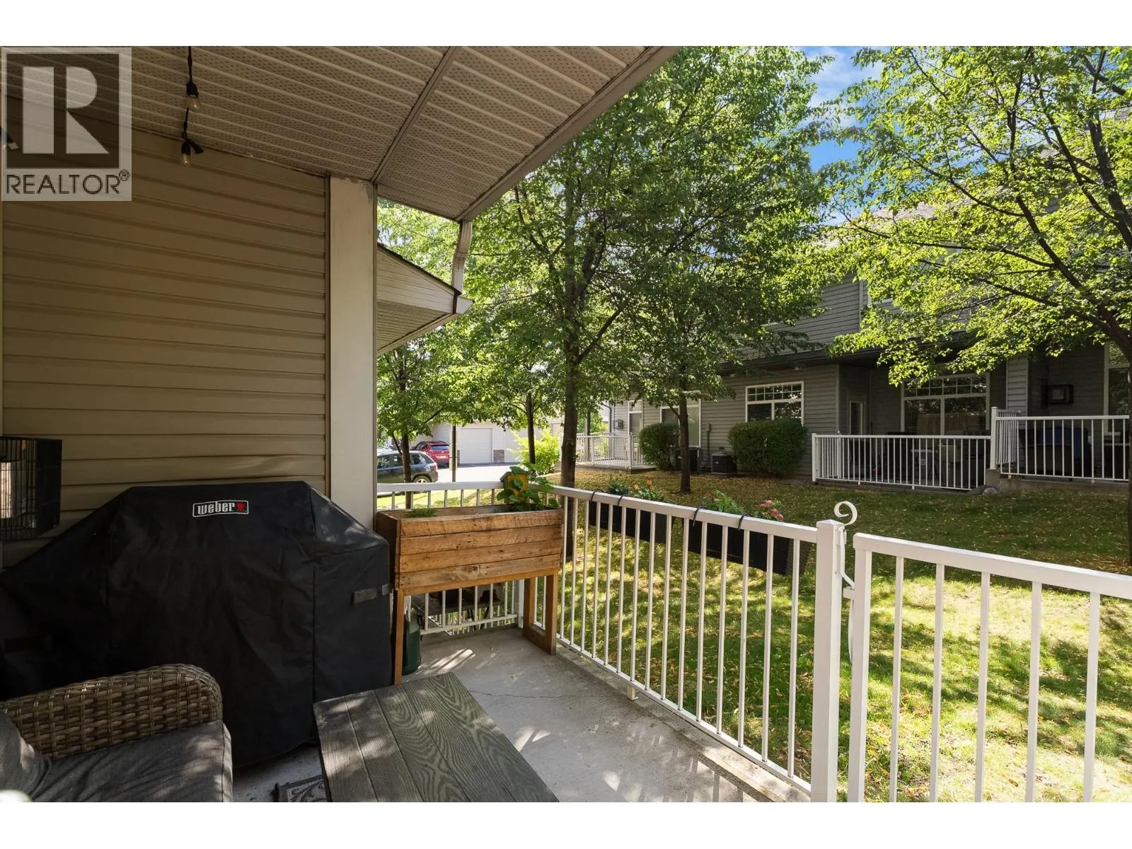 2046 ROBSON Place Unit# 27