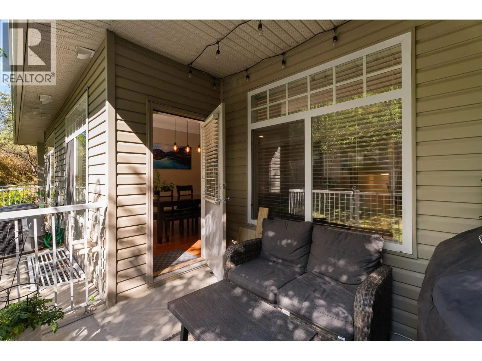 2046 ROBSON Place Unit# 27