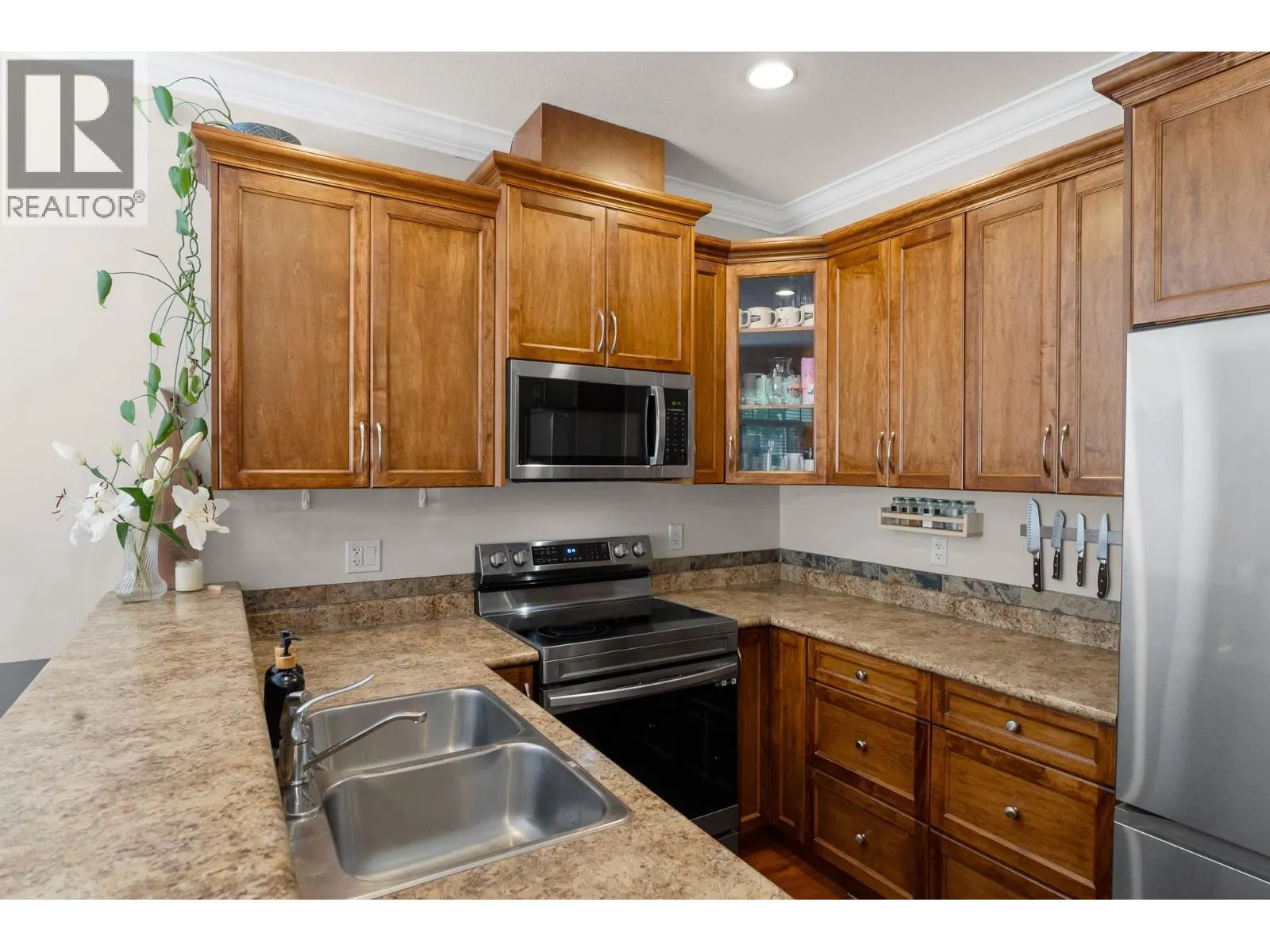 2046 ROBSON Place Unit# 27