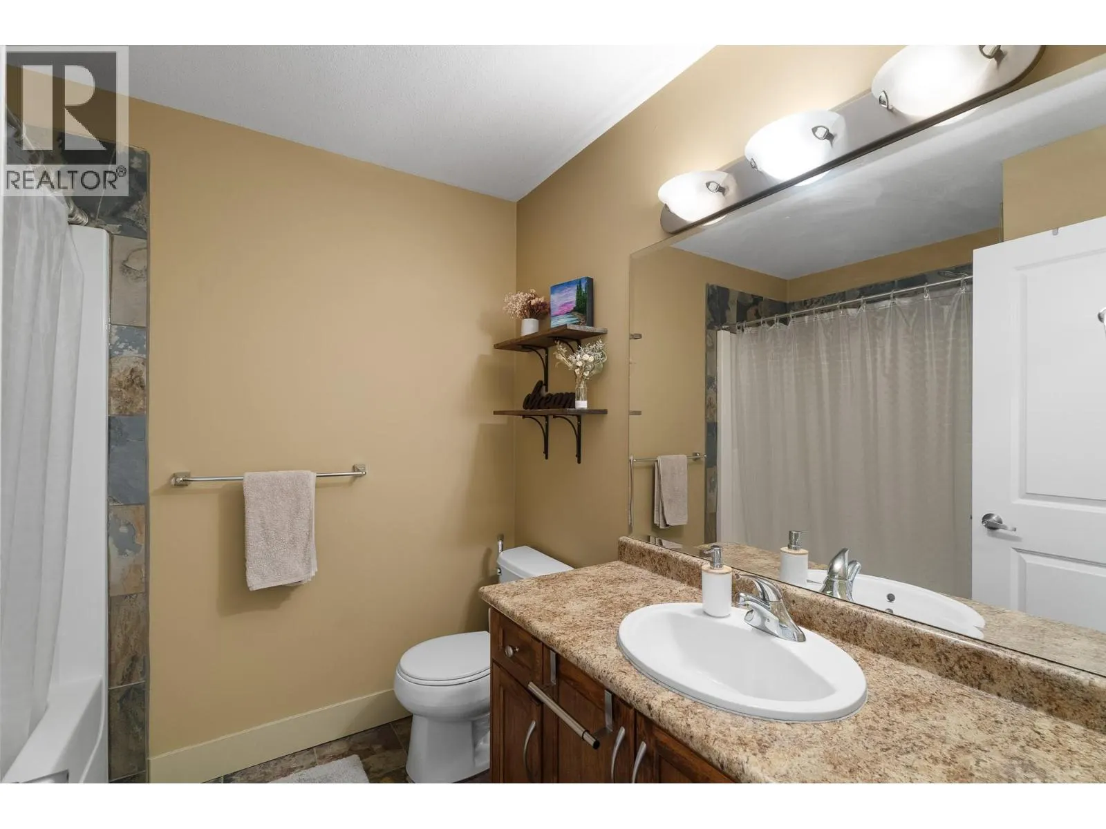 2046 ROBSON Place Unit# 27
