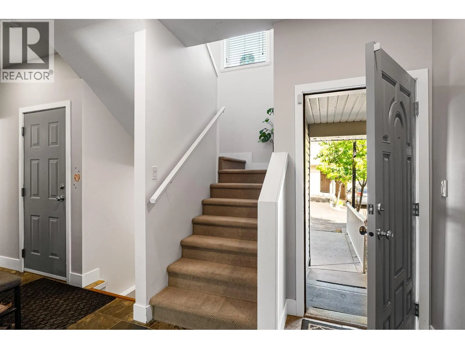 2046 ROBSON Place Unit# 27