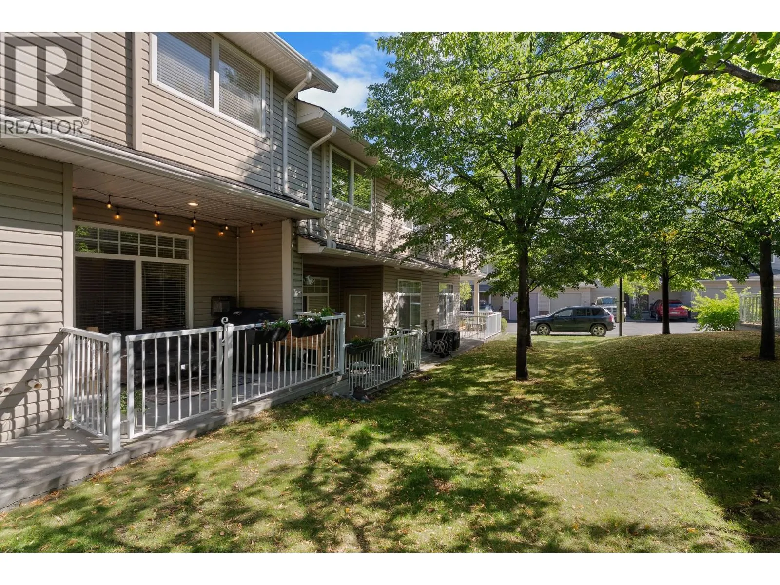 2046 ROBSON Place Unit# 27