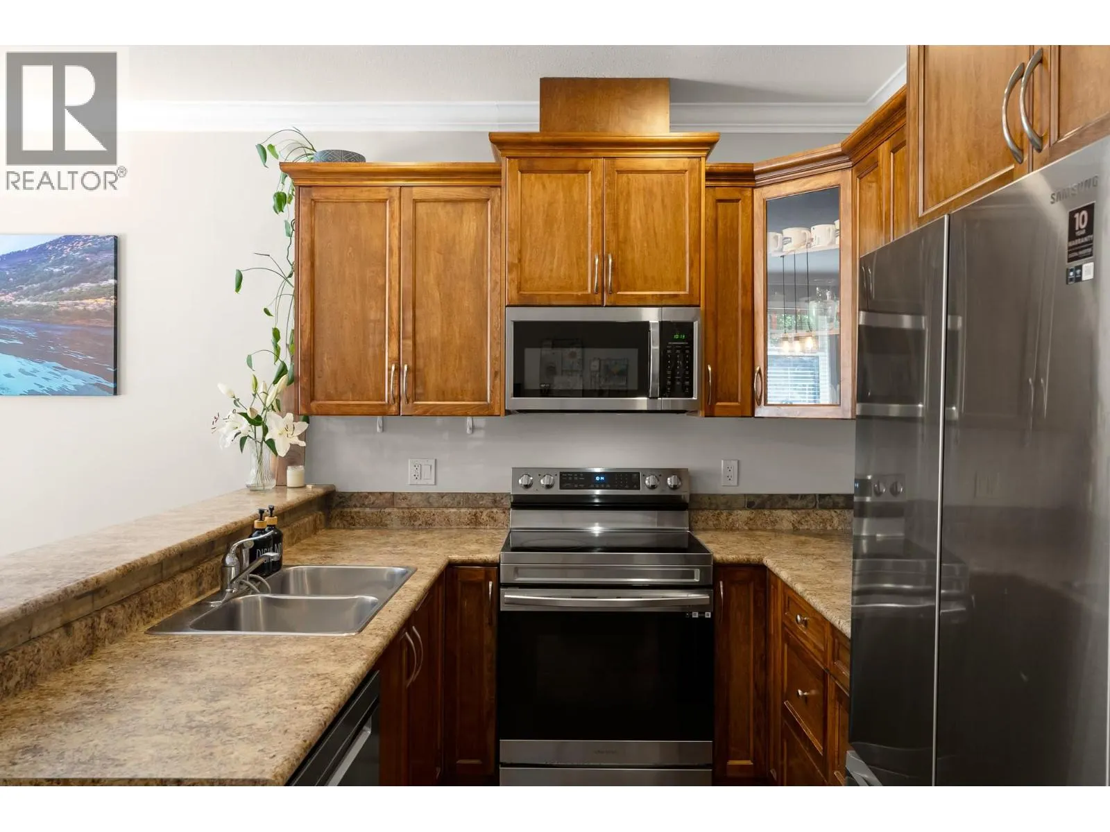 2046 ROBSON Place Unit# 27