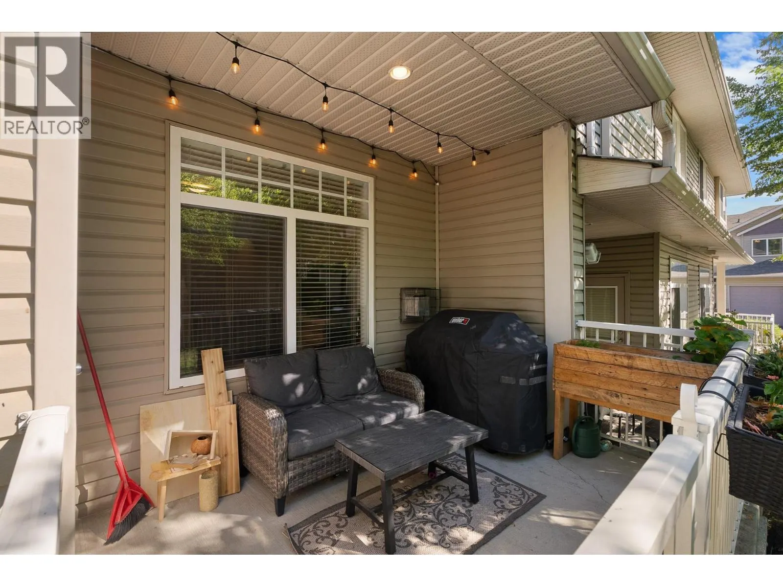 2046 ROBSON Place Unit# 27