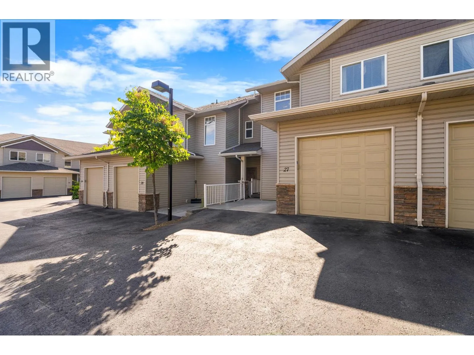 2046 ROBSON Place Unit# 27