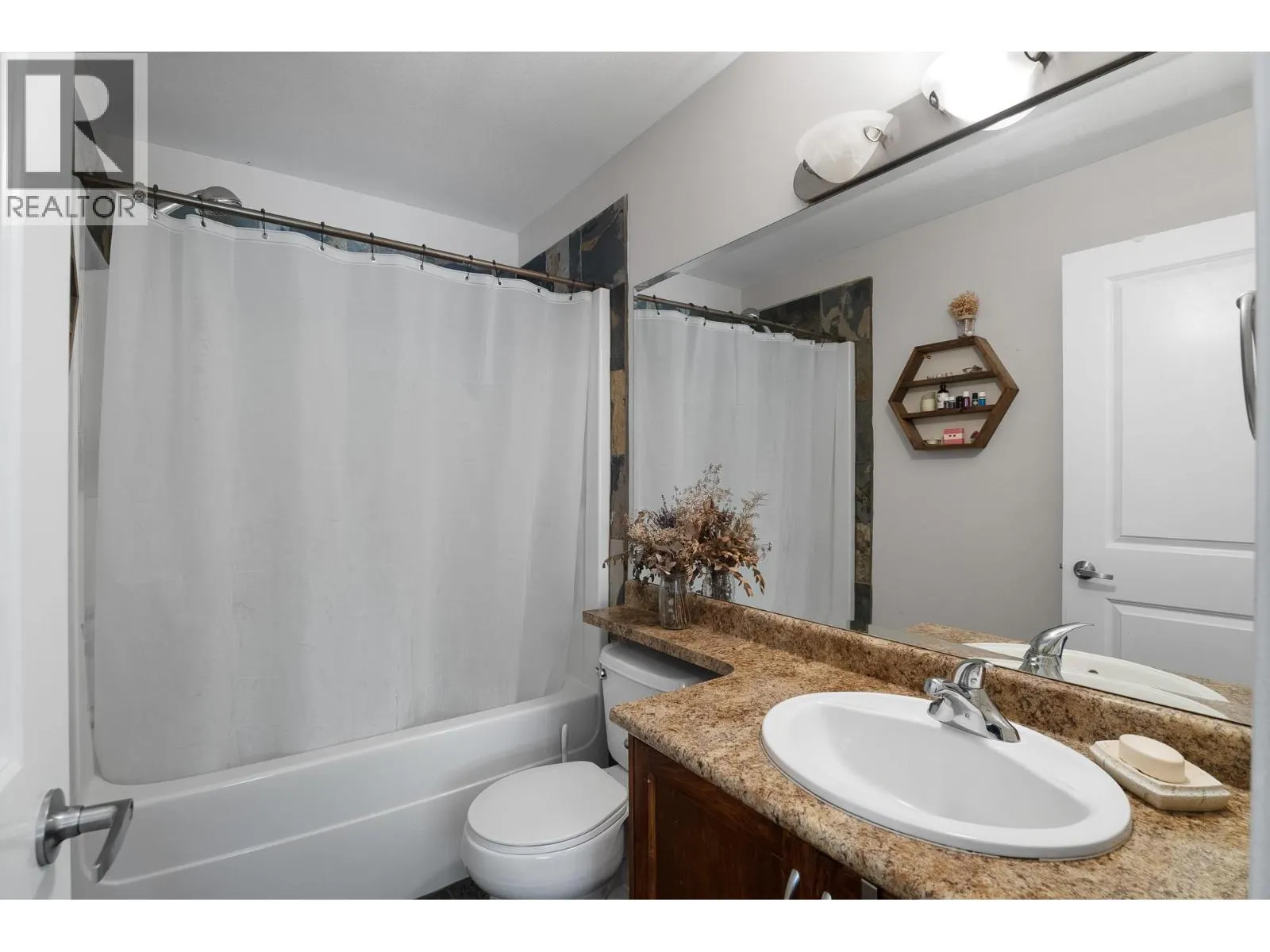 2046 ROBSON Place Unit# 27