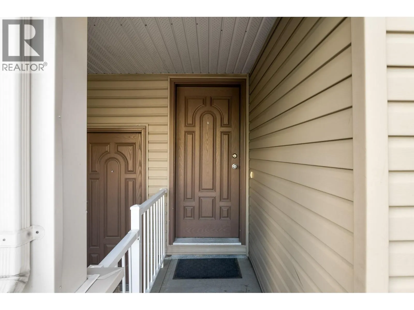 2046 ROBSON Place Unit# 27