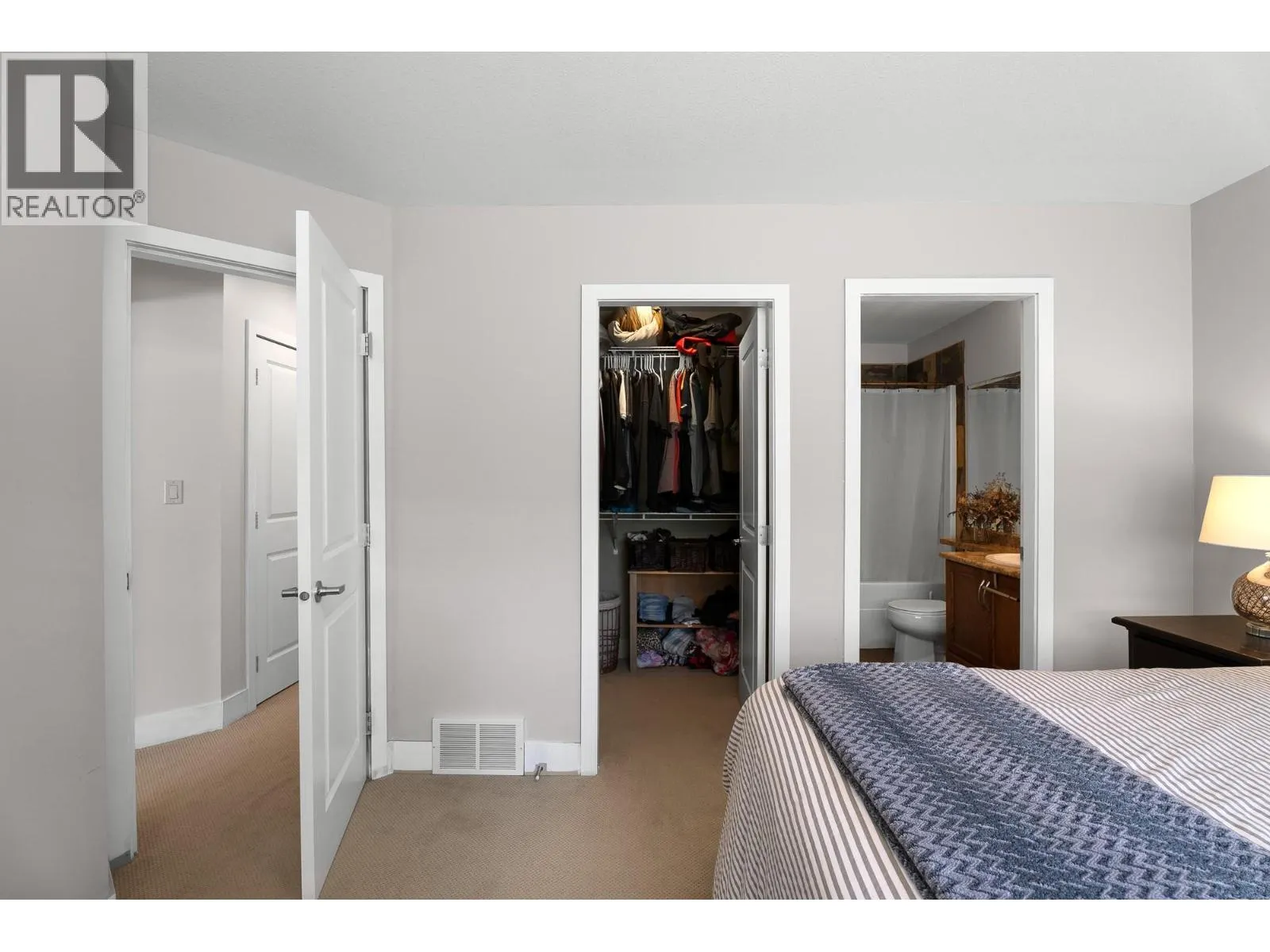 2046 ROBSON Place Unit# 27