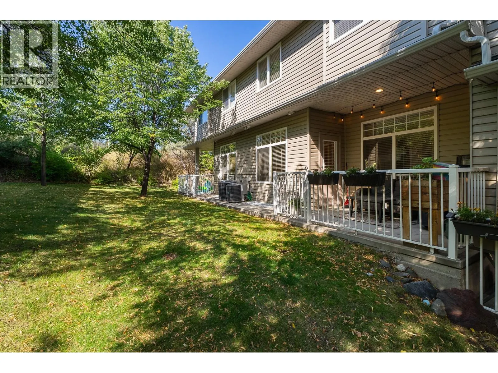 2046 ROBSON Place Unit# 27