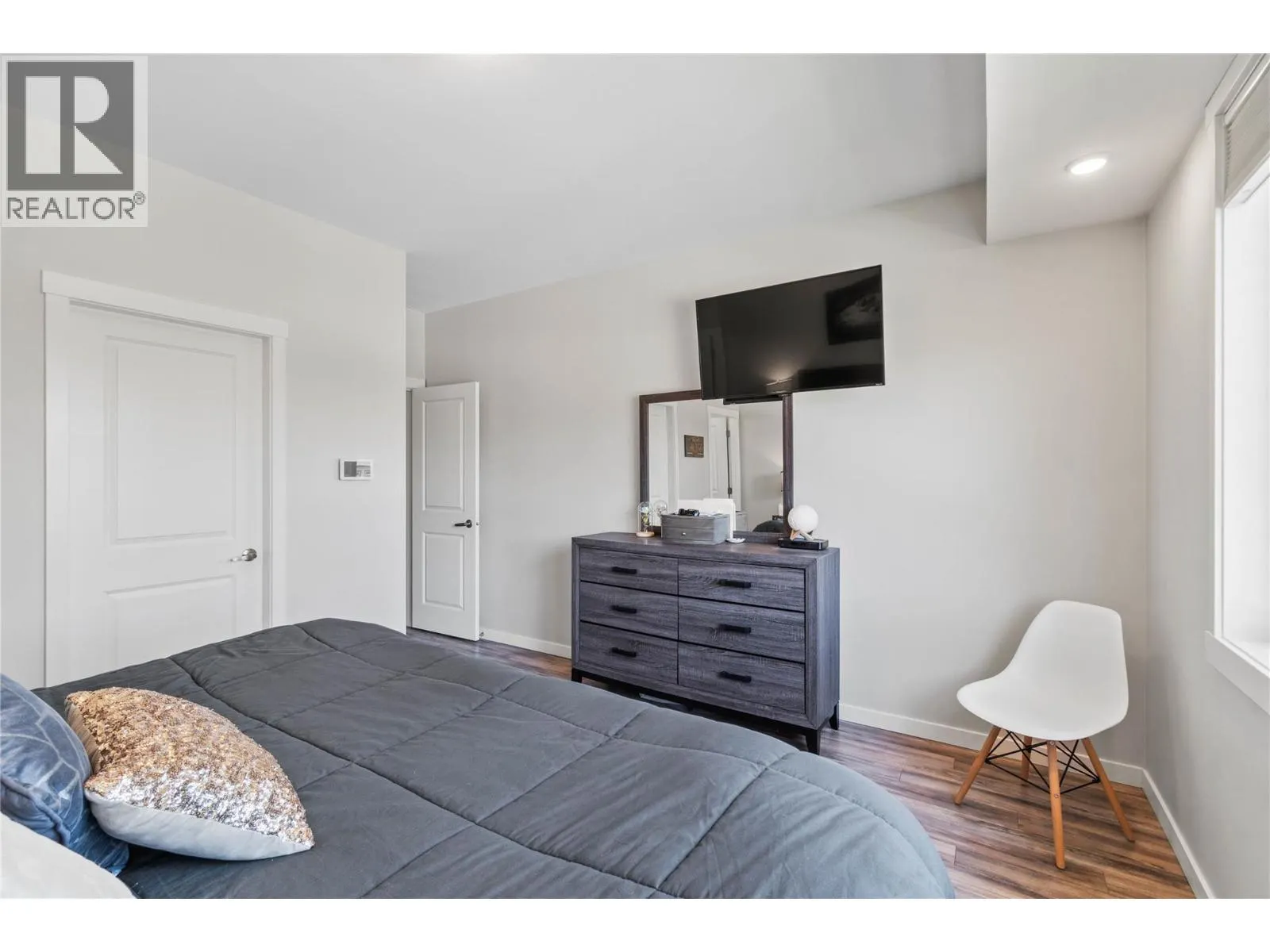 1547 EMERALD Drive