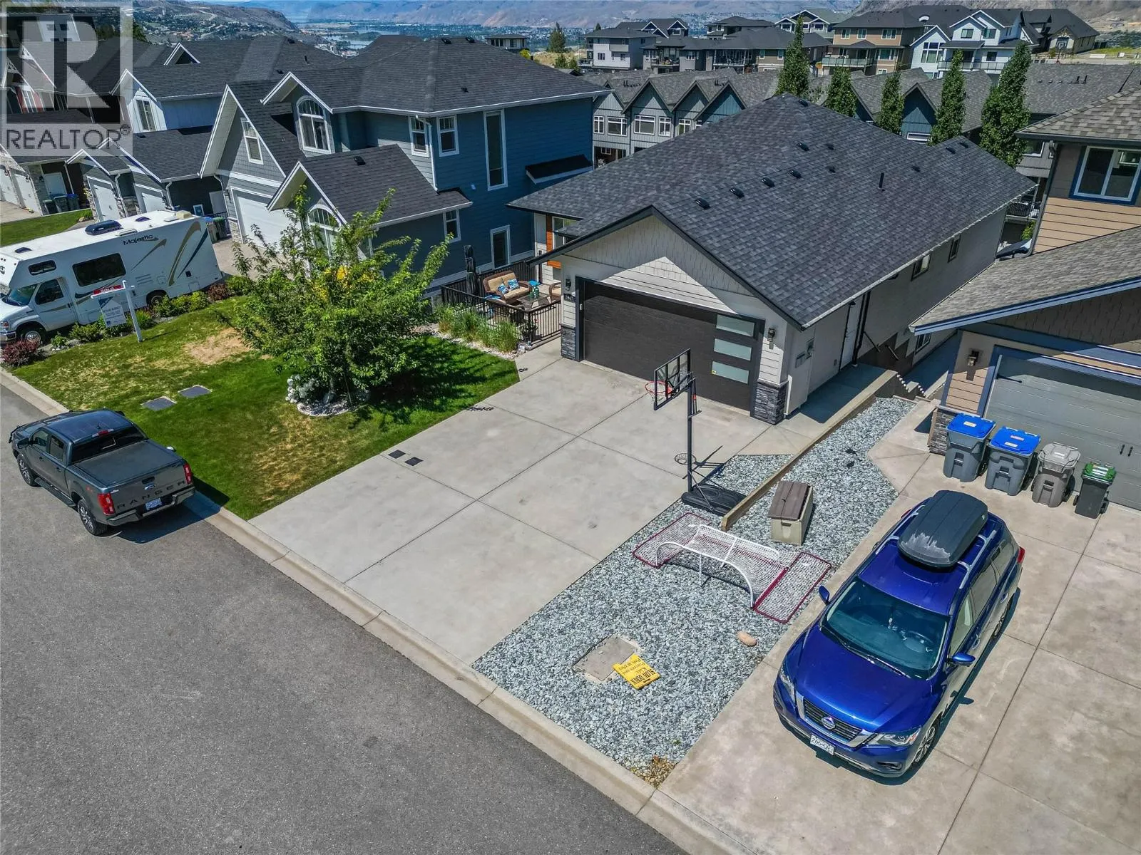 1547 EMERALD Drive