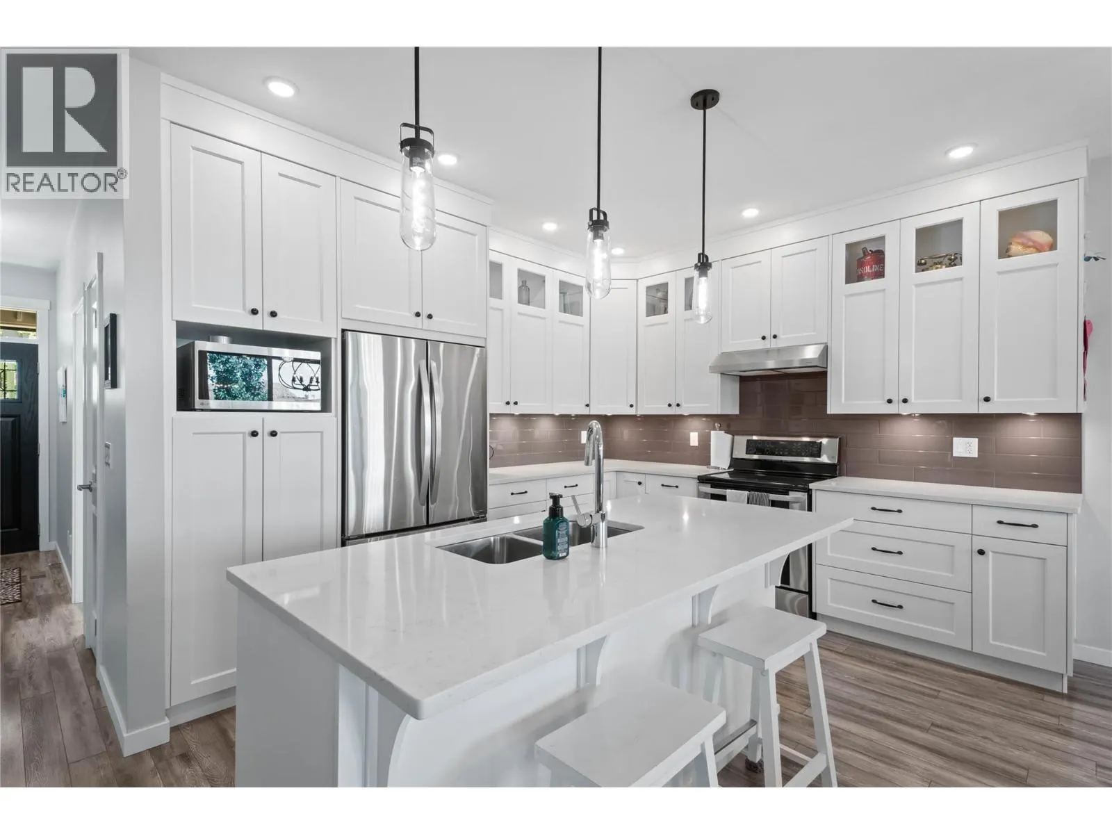 1547 EMERALD Drive