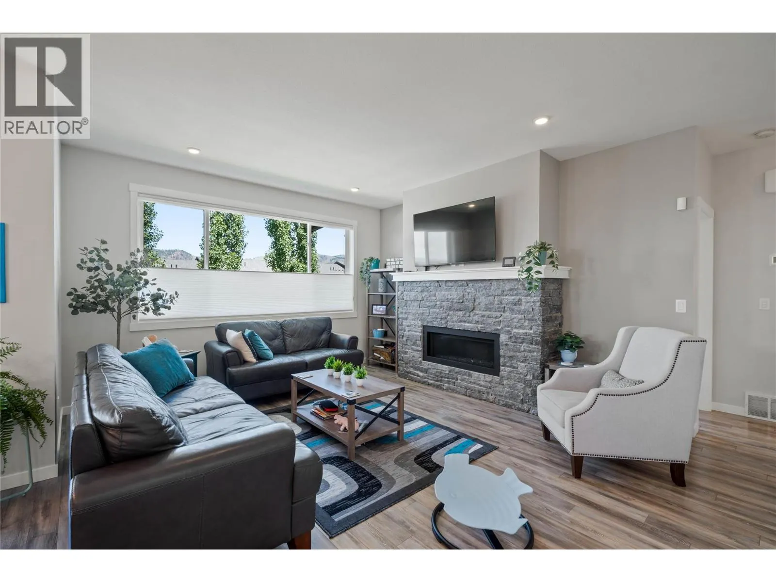 1547 EMERALD Drive
