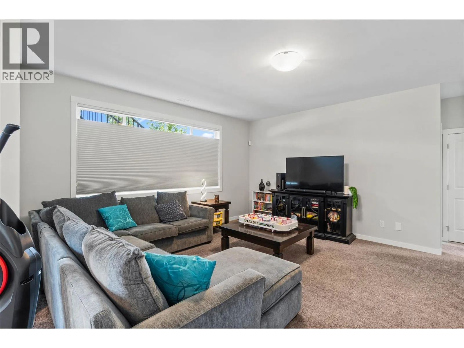 1547 EMERALD Drive