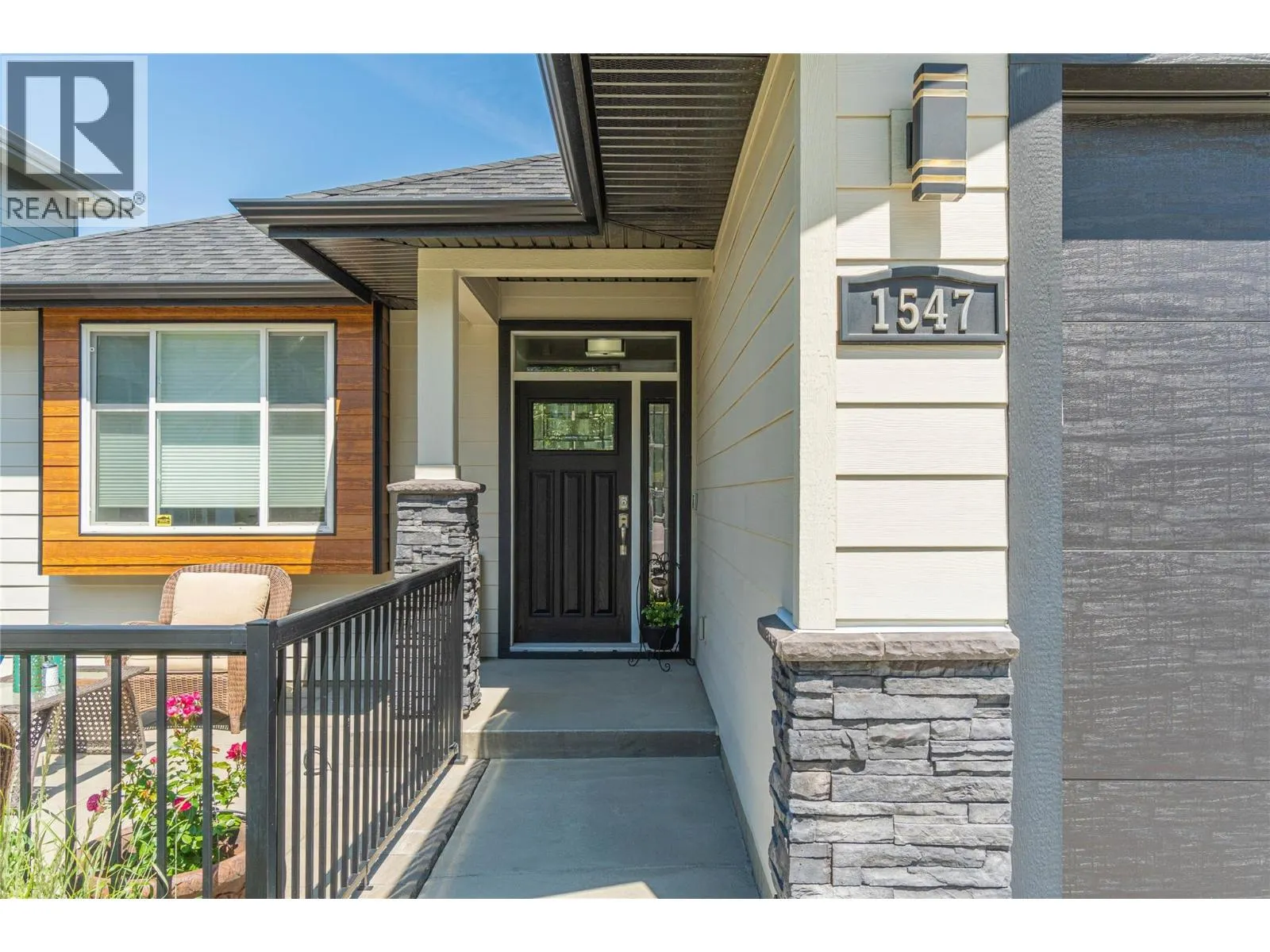 1547 EMERALD Drive