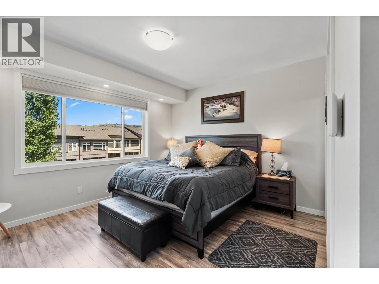 1547 EMERALD Drive