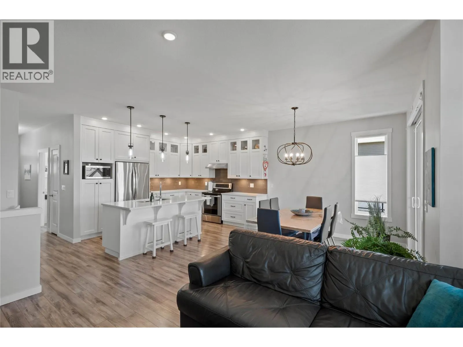 1547 EMERALD Drive