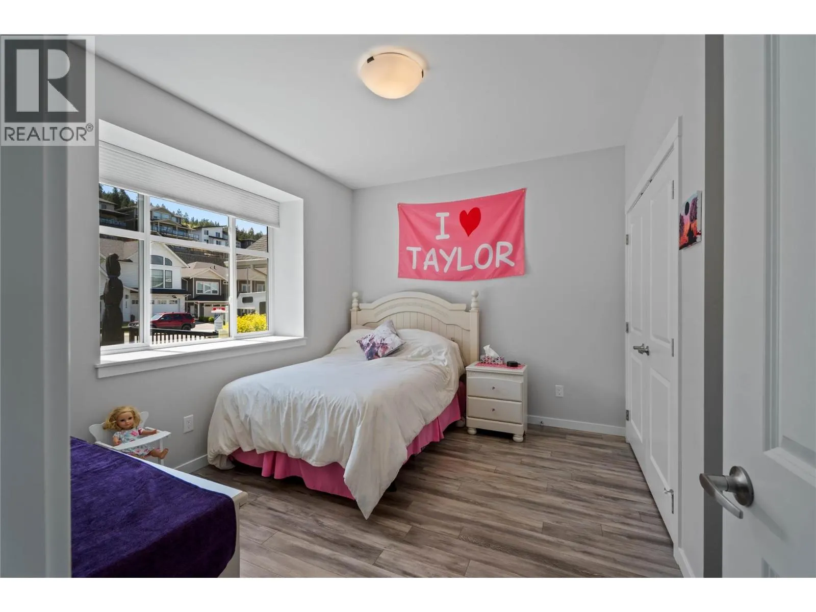 1547 EMERALD Drive