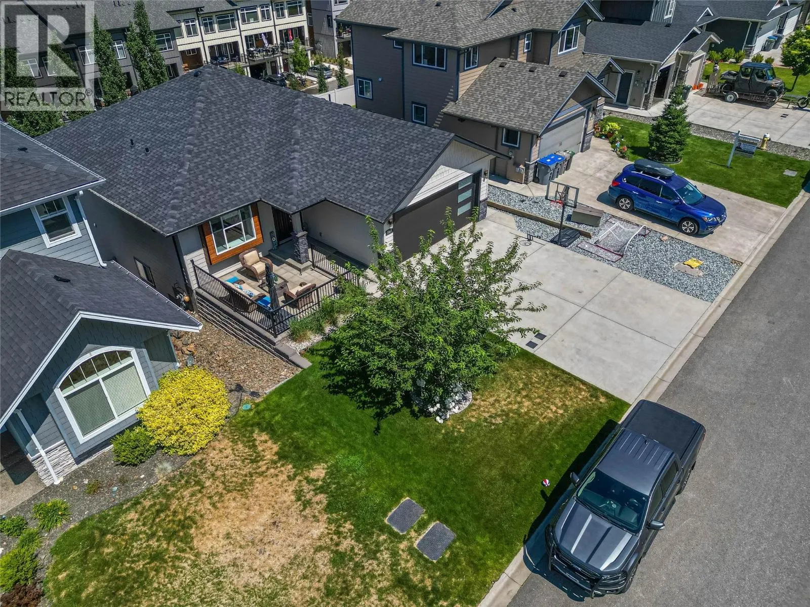 1547 EMERALD Drive