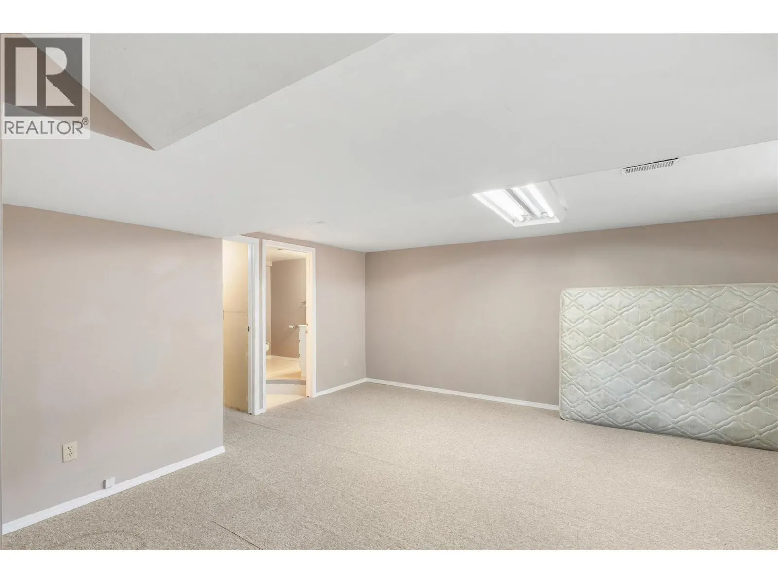 2100 43 Avenue Unit# 101