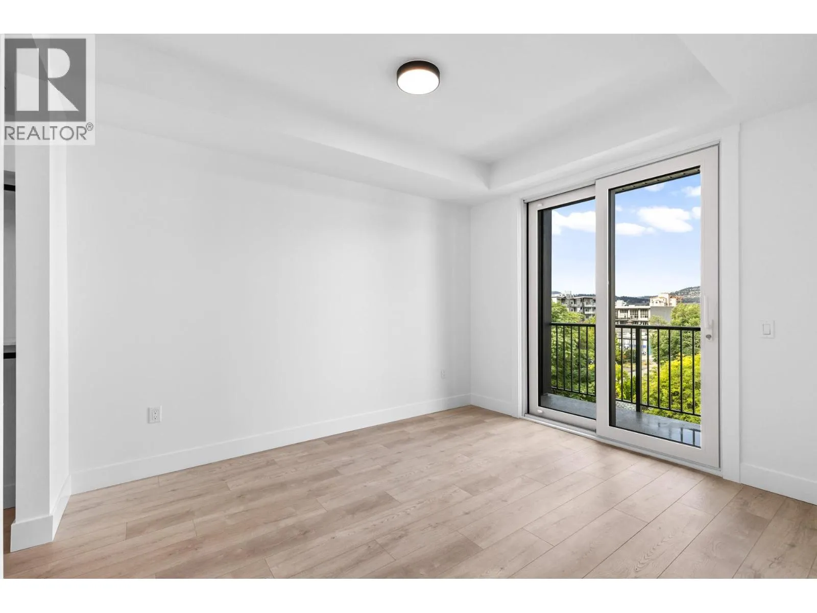 620 Coronation Avenue Unit# 406
