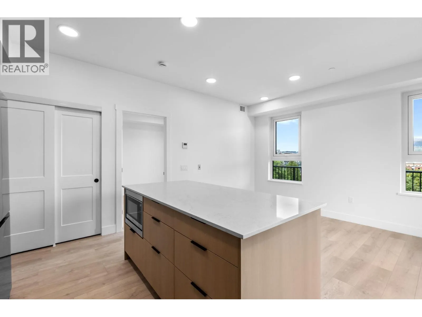 620 Coronation Avenue Unit# 406