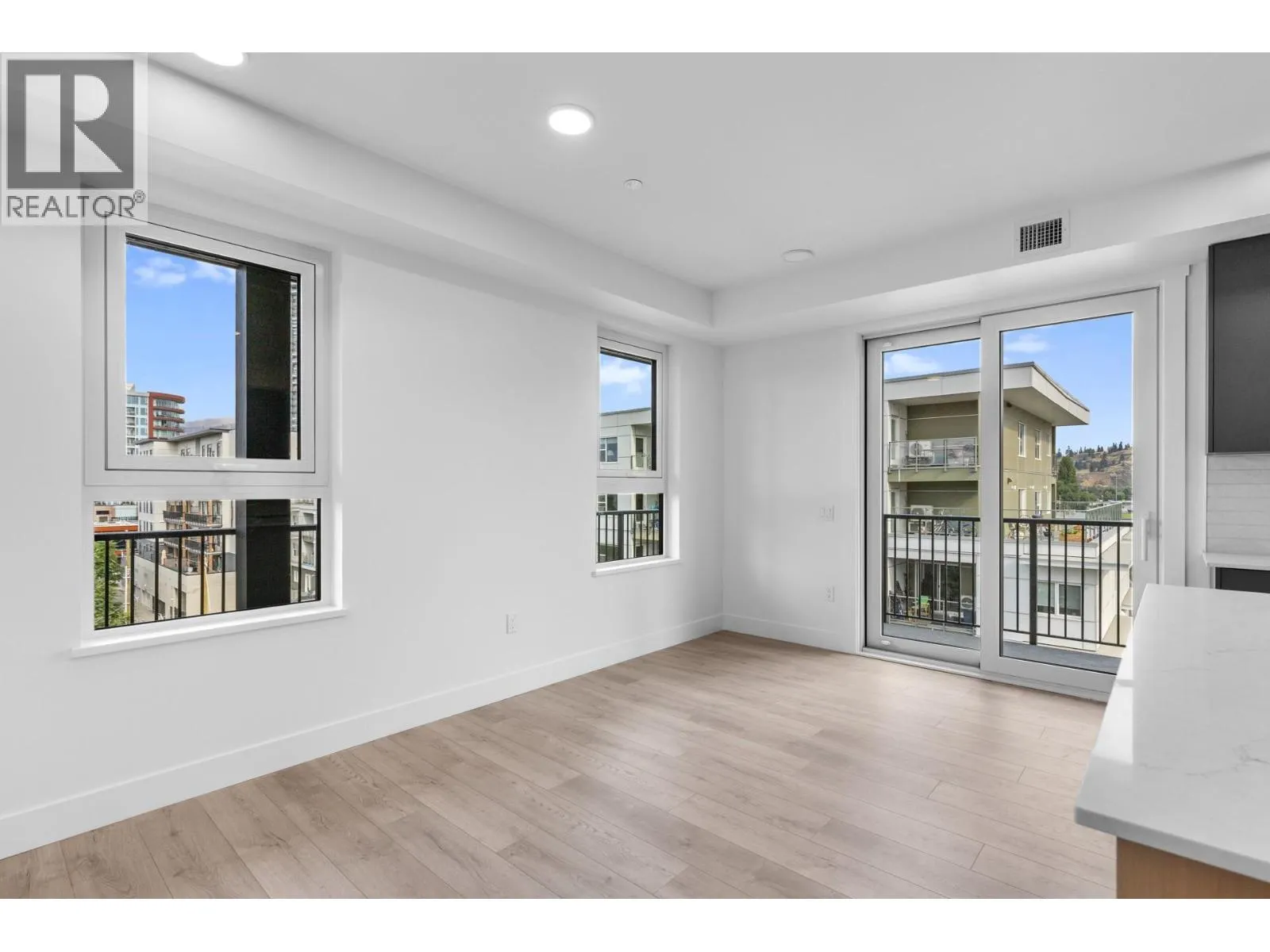 620 Coronation Avenue Unit# 406