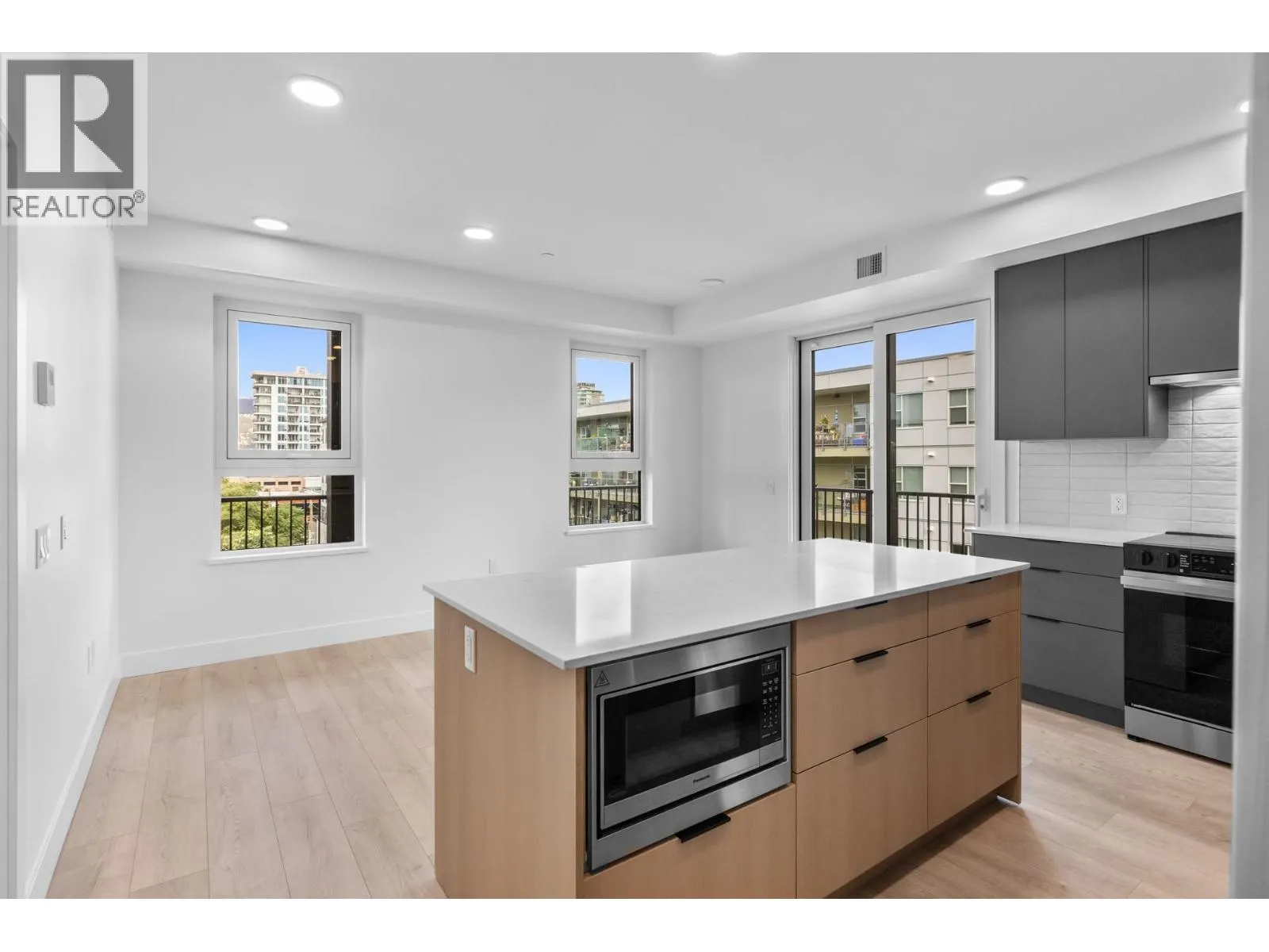 620 Coronation Avenue Unit# 406