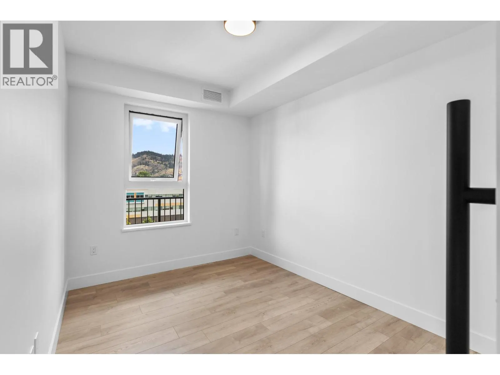 620 Coronation Avenue Unit# 406