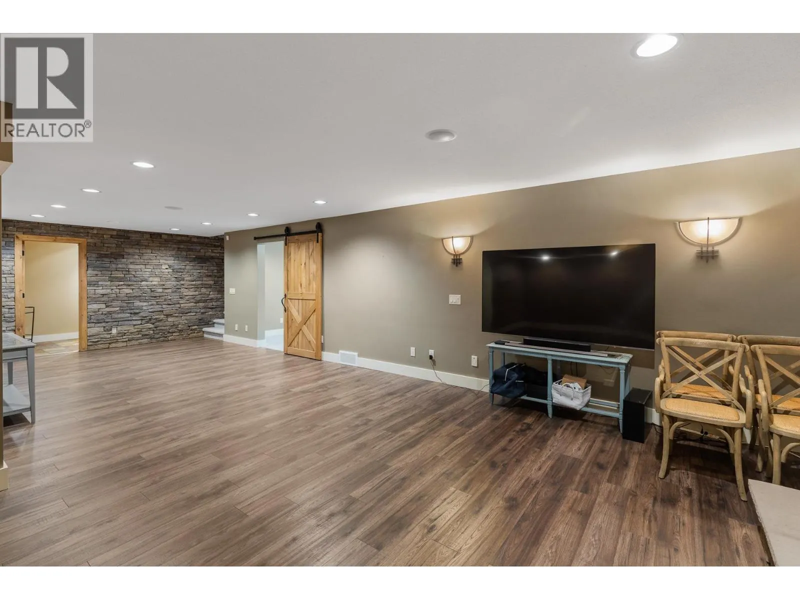 1511 Woodridge Road