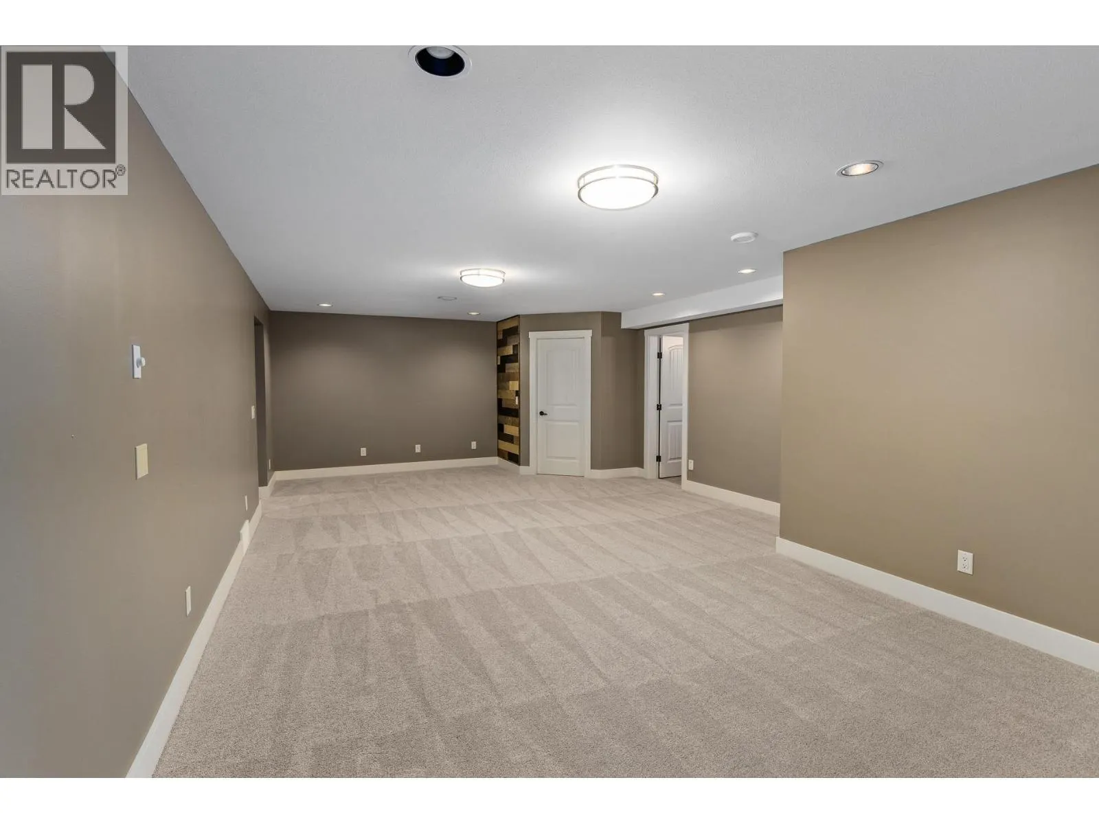 1511 Woodridge Road